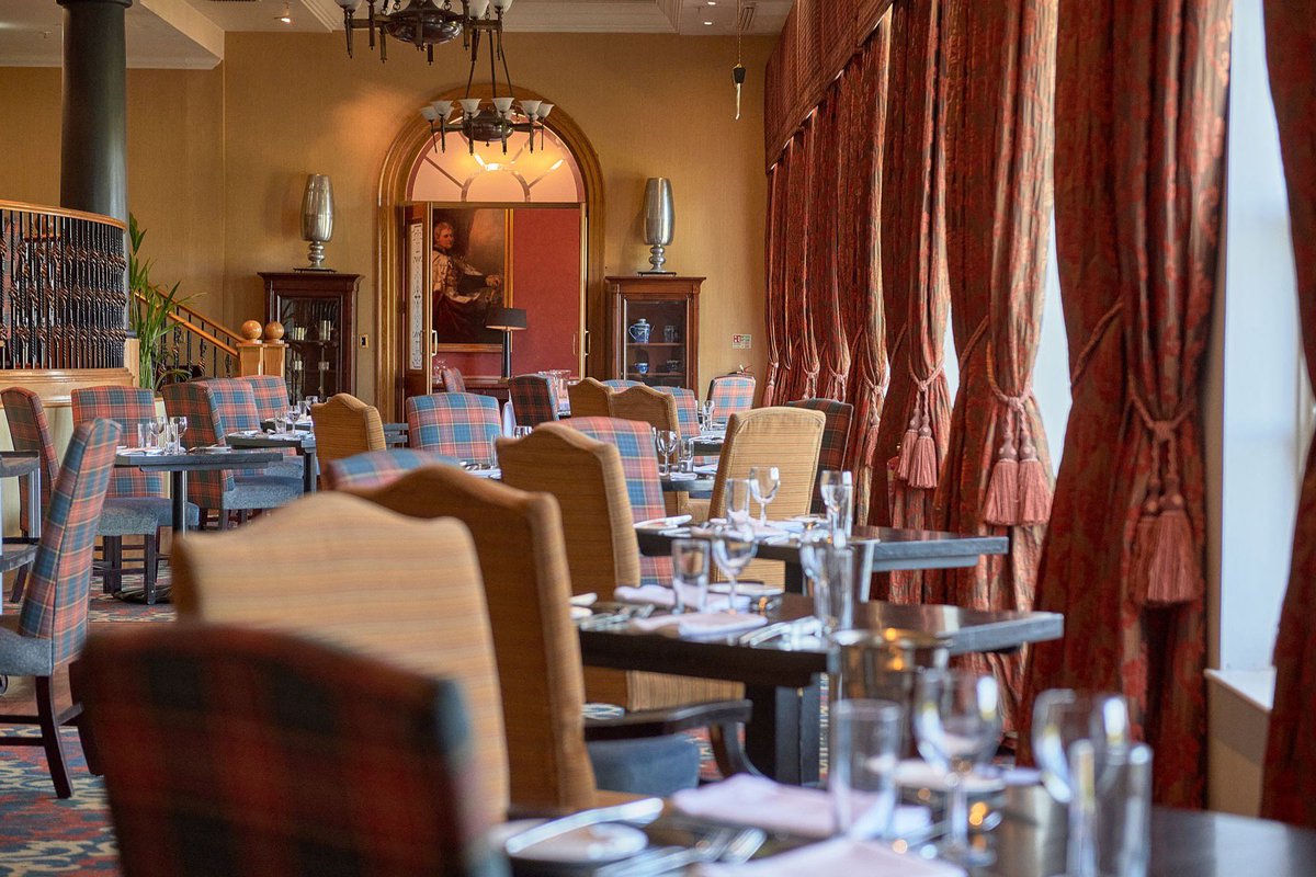 hayleyaramsey's tweet image. Our VIP Outlander Experience tour begins on Friday in true Scottish style at the stunning Dalmahoy Hotel & Country Club—a historic 18th-century estate just outside Edinburgh. 🍷🏰
Think sweeping views, elegant rooms, fine dining, and top tier service… this is how luxury travel…