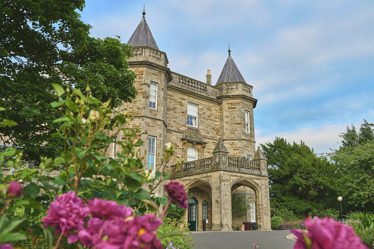 hayleyaramsey's tweet image. Our VIP Outlander Experience tour begins on Friday in true Scottish style at the stunning Dalmahoy Hotel & Country Club—a historic 18th-century estate just outside Edinburgh. 🍷🏰
Think sweeping views, elegant rooms, fine dining, and top tier service… this is how luxury travel…