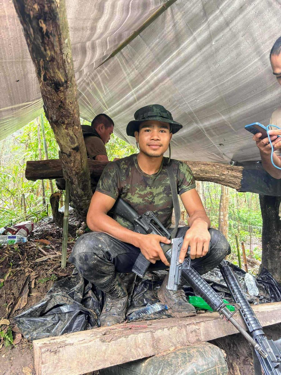 💚ร่วมส่งกำลังใจให้ 💚
🪖พลทหาร ธนพัฒน์ หุยวัน อายุ 21 ปี 
น้องเกณฑ์ทหารปีที่แล้ว อาสารับใช้ชาติ อยากเป็นทหาร น้องโดนแรงระเบิด ทำให้ขาซ้ายขาด! เข้ารับการผ่าตัดเมื่อคืน ตอนนี้น้องปลอดภัยแล้ว
#ระเบิด #ทหารพราน #ศรีสะเกษ #ทหาร
#ชายแดนไทยกัมพูชา #ไทยกัมพูชา 
#กองทัพภาคที่2 #ทหารเกณฑ์