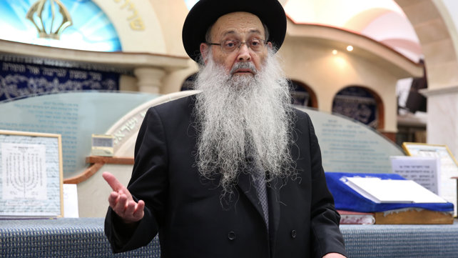 הרב משה מאיה ממועצת חכמי התורה של ש"ס: "נתמוך בממשלה מבחוץ כי אנחנו מקווים שהחוק יעבור בכל זאת. הבנו שראש הממשלה כן רוצה להעביר את החוק הזה, הוא יודע ששותפים טובים כמו החרדים - אין. אבל היום אסור לנו לפי הלכה להיות בממשלה"

כאן רשת ב 🎙️| #הבוקרהזה
<a href="/ilils1/">ilil shahar</a> 
(צילום: יעקב כהן,