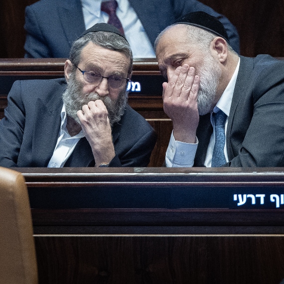 103FM (@radio103fm) on Twitter photo ש"ס פרשה מהממשלה ונשארה בקואליציה | ישי כהן ('כיכר השבת'): "הרעיון של ש"ס ויהדות התורה מראש היה כן לפרוש, אבל מצד שני לא לפזר את הכנסת באופן מיידי. היעד של הסיעות החרדיות הוא לא פירוק הממשלה, אלא הסדרת מעמד בני הישיבות"
<a href="/nissim_mishal/">Nissim mishal</a> <a href="/geula_even/">גאולה אבן-סער</a> <a href="/ishaycoen/">ישי כהן</a>
צילום: יונתן ש"ס פרשה מהממשלה ונשארה בקואליציה | ישי כהן ('כיכר השבת'): "הרעיון של ש"ס ויהדות התורה מראש היה כן לפרוש, אבל מצד שני לא לפזר את הכנסת באופן מיידי. היעד של הסיעות החרדיות הוא לא פירוק הממשלה, אלא הסדרת מעמד בני הישיבות"
<a href="/nissim_mishal/">Nissim mishal</a> <a href="/geula_even/">גאולה אבן-סער</a> <a href="/ishaycoen/">ישי כהן</a>
צילום: יונתן