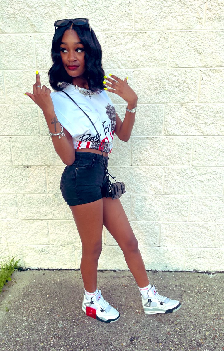 laydatbratt's tweet image. #freshAF