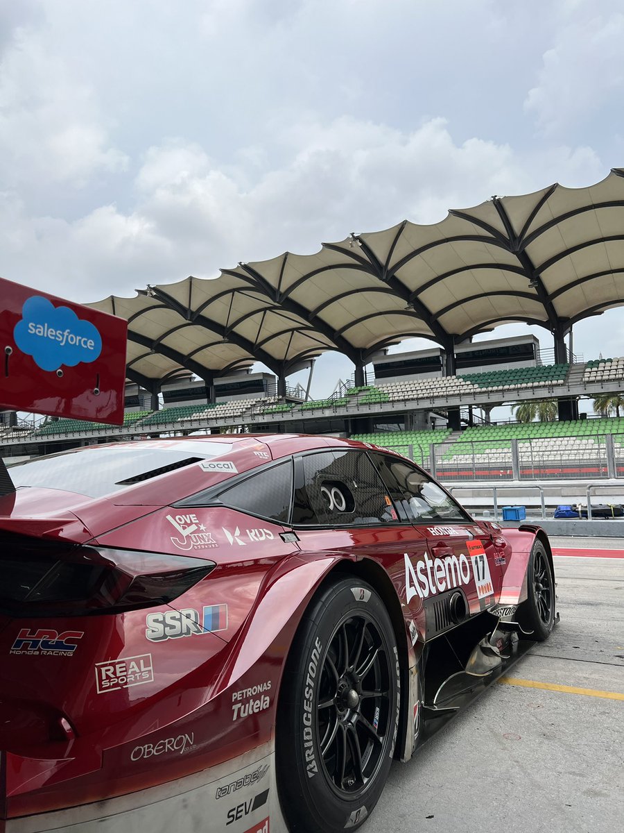 REAL_RACING's tweet image. #17号車の日
すでに少し懐かしく感じるセパン大会の写真より🚗
マシンが工場に帰ってくるまであと少し😌
富士でまた皆さんにお会いできる日まで、メカニックはメンテナンス大忙しです🛠️
Astemo CIVIC TYPE R-GT、
早く帰っておいで〜🫶
#Astemo #AstemoREALRACING #REALRACING #SUPERGT #HRC…