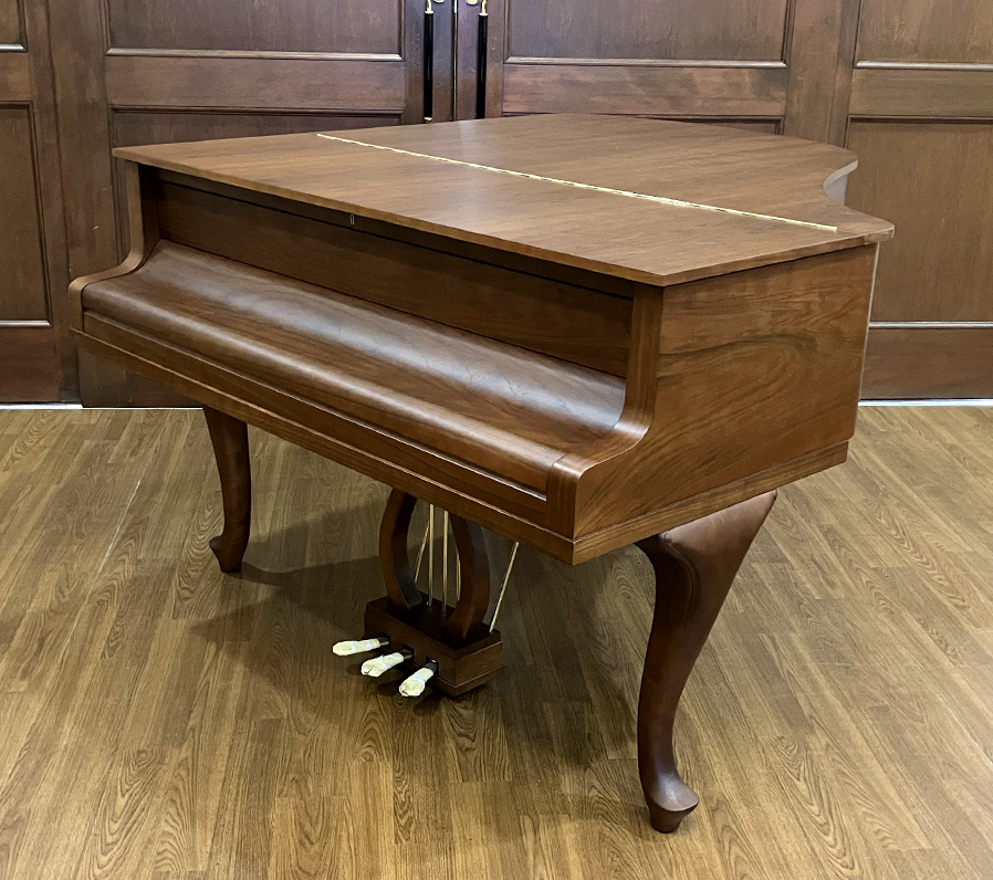 importedpiano's tweet image. 今日のピックアップピアノは

コンパクトなサイズからは想像できない
豊かな響きと個性的な音色が魅力。

【新入荷商品】
「ブリュートナー10」です。

詳しくは
imported-piano.jp/bluthner/bluth…

#ブリュートナー #bluthner #ヨーロッパピアノ #輸入ピアノ #輸入ピアノジャパン #piano #importedpiano…