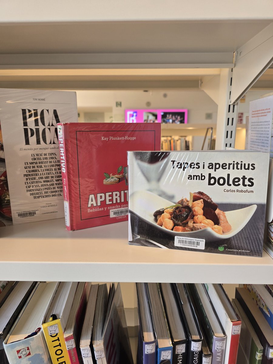 Biblioteca Pilarin Bayés de Vic tweet media