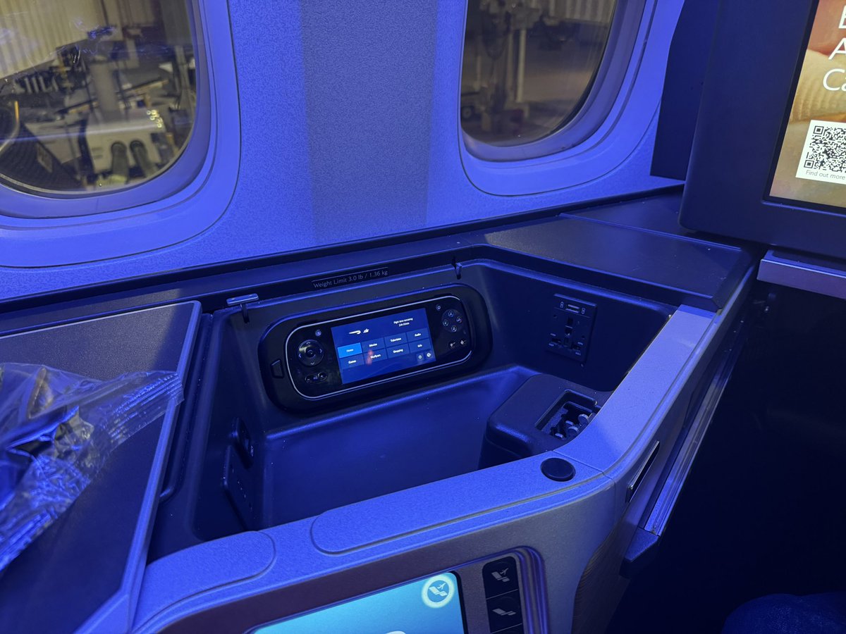 Chris Withers (@chriswithers13) on Twitter photo I guess that’s what paying for a specific seat on <a href="/British_Airways/">British Airways</a> gets you! (You know: that thing that every other airline gives you for free…) Broken storage: hope there’s no turbulence! #neverflyba I guess that’s what paying for a specific seat on <a href="/British_Airways/">British Airways</a> gets you! (You know: that thing that every other airline gives you for free…) Broken storage: hope there’s no turbulence! #neverflyba