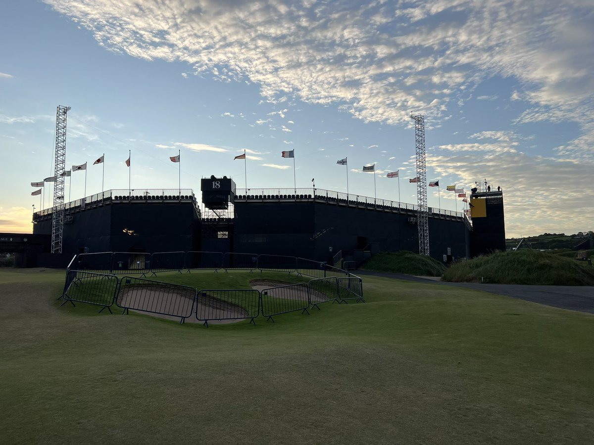 Morning from Royal Portrush. Pleasant skies but flags fluttering. <a href="/TheOpen/">The Open</a>