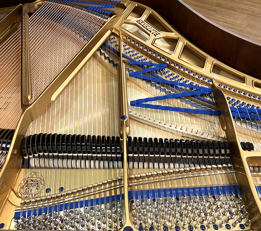 importedpiano's tweet image. 今日のピックアップピアノは

コンパクトなサイズからは想像できない
豊かな響きと個性的な音色が魅力。

【新入荷商品】
「ブリュートナー10」です。

詳しくは
imported-piano.jp/bluthner/bluth…

#ブリュートナー #bluthner #ヨーロッパピアノ #輸入ピアノ #輸入ピアノジャパン #piano #importedpiano…