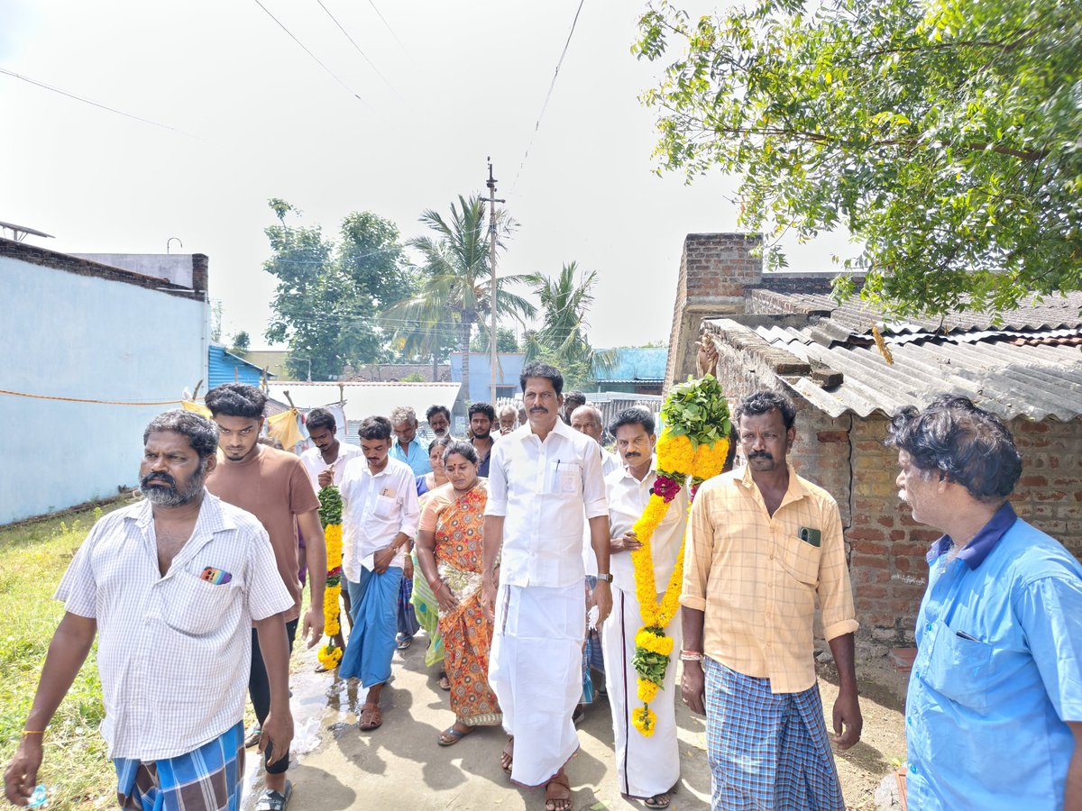 LPNEDUNCHEZHIY1's tweet photo. விழுப்புரம் வடக்கு மாவட்டம் - மேல்மலையனூர் ஒன்றியம், கன்னலம் ஊராட்சி திரு. பழனி அவர்களின் மறைவிற்கு கழகத்தினருடன் நேரில் சென்று அஞ்சலி செலுத்தி குடும்பத்தினருக்கு ஆறுதல் கூறினோம்..
@mkstalin l @GingeeMasthan l @Udhaystalin l @arivalayam https://t.co/oLvjRUIrc8