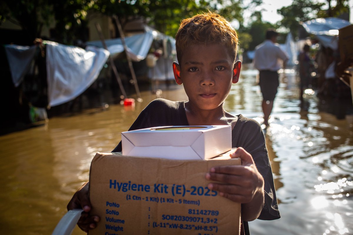 ECHO_Asia's tweet image. Access to safe water and good hygiene are crucial after a disaster.
In Myanmar, @UNICEF, with support from the EU, continues to provide clean water and sanitation facilities to families affected by the earthquake in March.