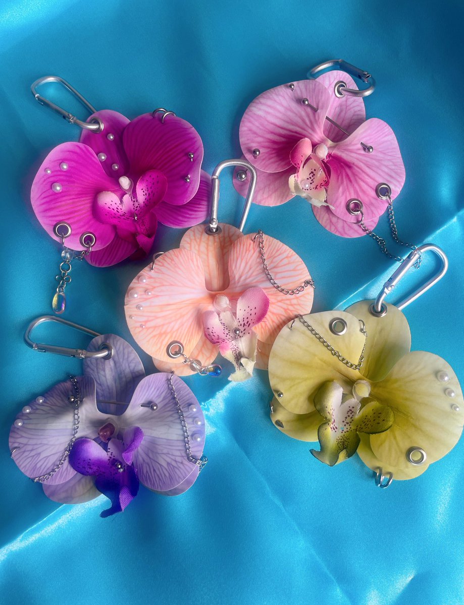 ⁡
⁡✣ 𝖯𝖮𝖯𝖴𝖯 𝖲𝖳𝖮𝖱のお知らせ ✣
⁡
明日から3日間POPUPを
開催いたします🍀

📍glass coffee
新宿区新宿1-36-3 新宿御苑136ビル1階

🔖.·
7/18(𝘍𝘳𝘪) - 7/20(𝘚𝘶𝘯)
𝘖𝘗𝘌𝘕 12:00 〻 𝘊𝘓𝘖𝘚𝘌 18:00

今回は生花とハンドメイドも出すよ～！
ぜひ遊びにきてね🎵ྀི