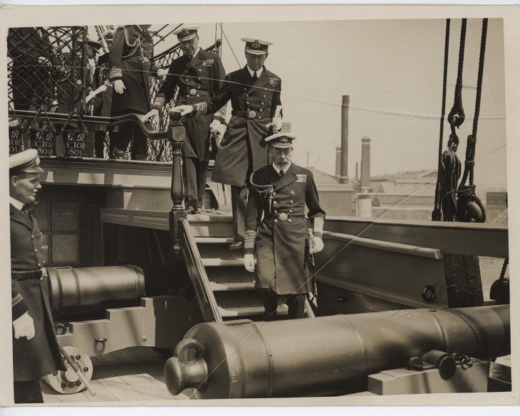 NatMuseumRN's tweet image. #OnThisDay - 17 July 1928 - King George V visits HMS Victory
In the 1920s, HMS Victory was placed in dry dock to be restored to her 1805 Trafalgar glory
After years of careful work, HMS Victory was unveiled to the public on 17 July 1928 by King George V
bit.ly/3nZHXeD