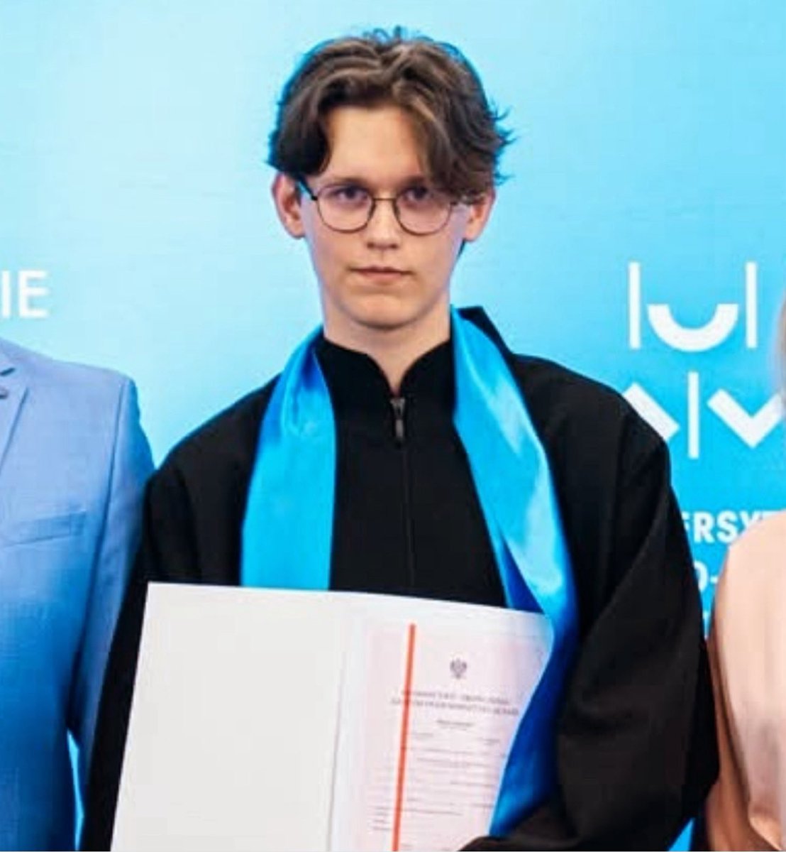 kawecki_maciej's tweet image. Polski uczeń, Marek Gajownik został złotym medalistą na Międzynarodowej Olimpiadzie Chemicznej w Dubaju, reprezentując tam nasz kraj!! W globalnym finale Olimpiady udział wzięło 352 uczniów z 88 krajów z czego Marek pokonał niemal wszystkich. Aby pokazać ile osób na świecie ten…