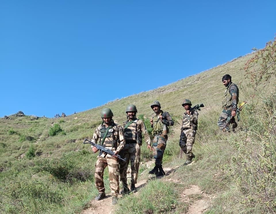 JK247News's tweet image. @CISFHQrs enhance preparedness, CISF personnel deployed for Parliament security undergo rigorous commando training in Kashmir. The program includes urban warfare, counter-terrorism, and anti-sabotage operations.

#CISF #ParliamentSecurity #CommandoTraining #JammuAndKashmir…