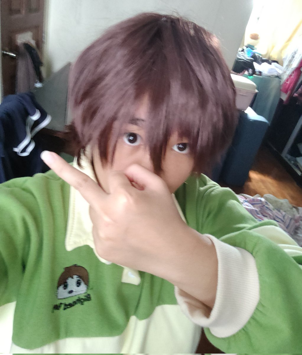 RinslowNEO's tweet image. they say i look like the emblem on my sweater