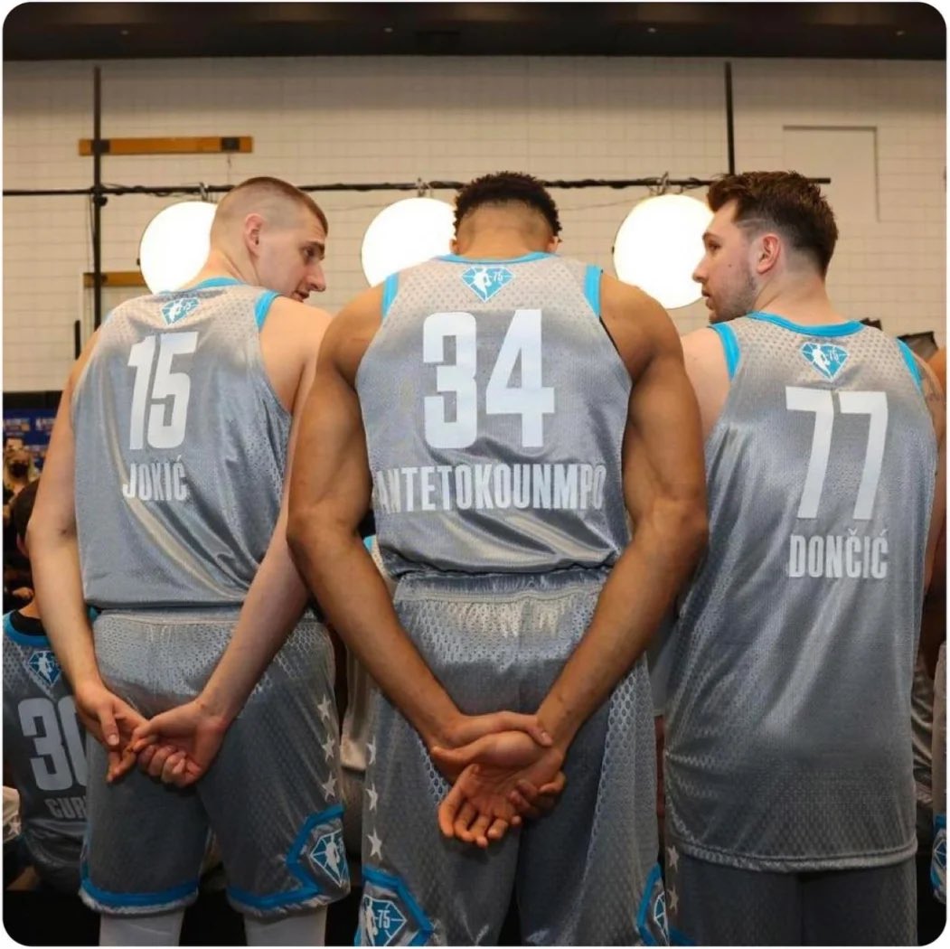 NBAMemes's tweet photo. 6 rings in one photo 😎 https://t.co/a8RTzwzAKC