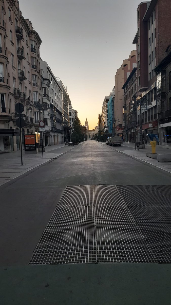 CHIALDIAZ's tweet image. Cielo despejado y 18 grados en #Leon #17julio #poniendolascalles en @rne @radio5_rne @RTVEcyl