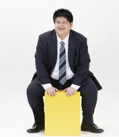 故 이동진 님의 명복을 빕니다.

두 살 때 시력을 잃은 이동진 님께선 그 누구보다 단단하게 자신의 길을 걸어갔습니다.

사회복지사로서 장애인의 일자리를 찾아주기 위해 노력했고, 시각장애를 가진 아버지와 함께 안마사로서 일하며 성실히 삶을 일구셨습니다.