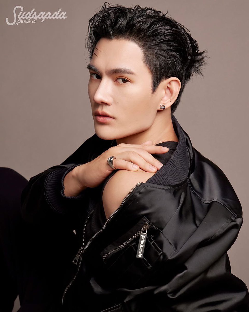 sudsapda's tweet image. #SudsapdaDigitalCover #PITBABE2 ซีรีส์ประสบความสำเร็จทั้ง 2 ซีซั่น นักแสดงก็ปัง สุดสัปดาห์ไม่พลาดขอเสิร์ฟ แฟชั่นเซ็ตปกดิจิทัล #ppoohkt #pavelphoom #พูห์พาเวล ที่มาพร้อมบทสัมภาษณ์ถึงเส้นทางกว่าจะมีวันนี้ และเป้าหมายที่ชัดเจนขึ้น
กดลิงก์ sudsapda.com/issue/335677.h…