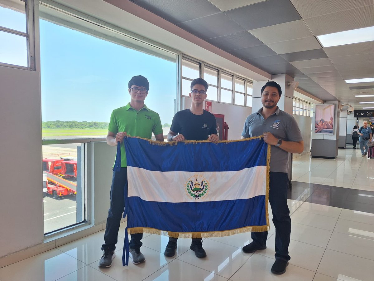 PJOVENESTALENTO's tweet image. Con emoción y orgullo, despedimos a nuestros estudiantes en el aeropuerto, quienes partieron hacia Francia para representar a El Salvador en la 55.ª Olimpiada Internacional de Física competencia internacional. ¡Estamos seguros de que darán lo mejor de sí! 🇸🇻