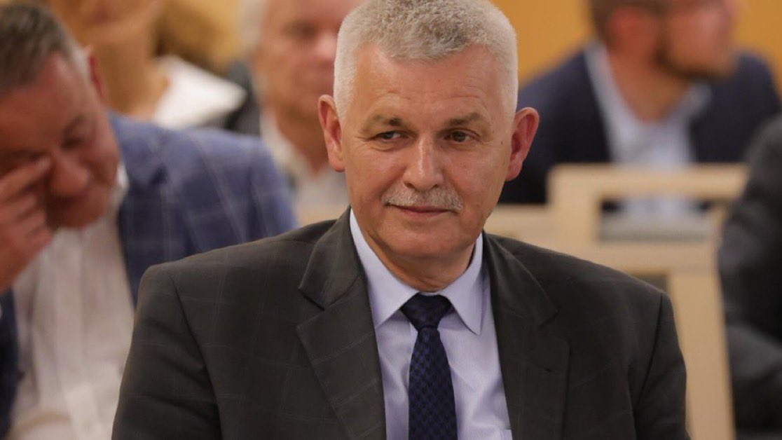_zboral's tweet photo. Jacek Urbański, członek zarządu województwa lubuskiego i polityk @nowePSL jeździł samochodem mimo utraty prawa jazdy.
Od ujawnienia tego w mediach minęło 9 dni. Wciąż nie jest odwołany
#odliczamy https://t.co/TQIc6tEoeU