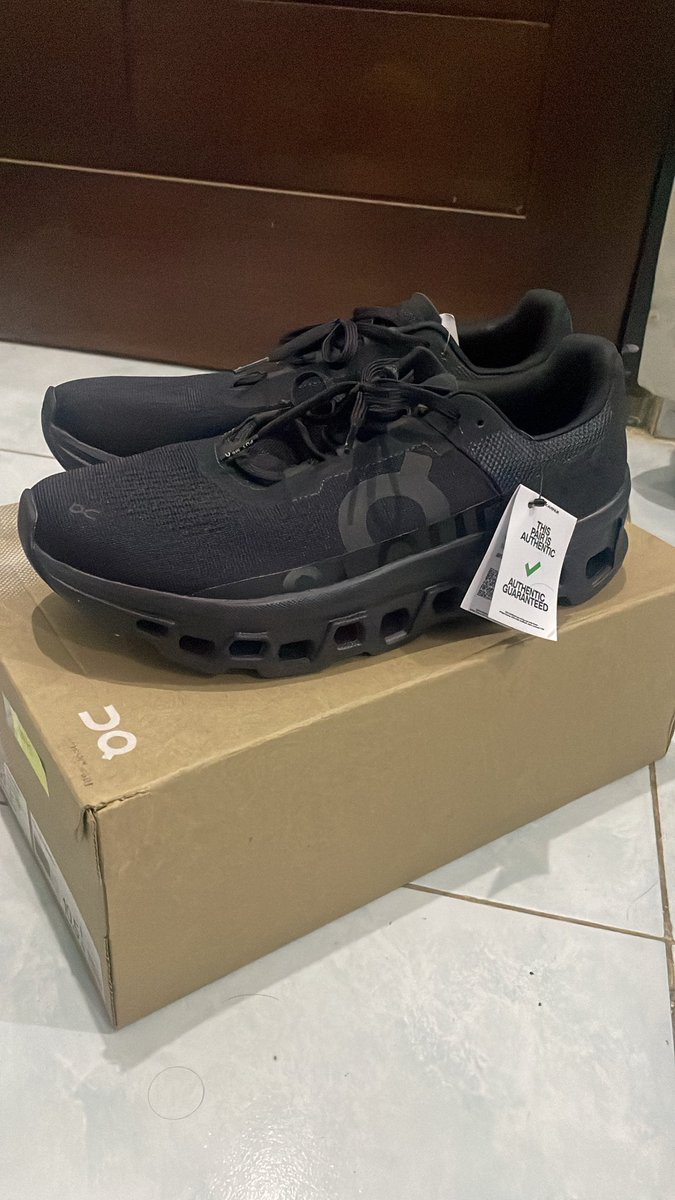 hawtchickn's tweet photo. WTS‼️ 
ON Cloudmonster
size 44.5, baru 1× kali pakai tes jalan indoor, tag mash lengkap
price beli baru 3.3jt, dijual 2.x jt nego 
jual krn mau upsize ke 46

📍Denpasar, Bali
Bisa COD https://t.co/8ejw2LraSb