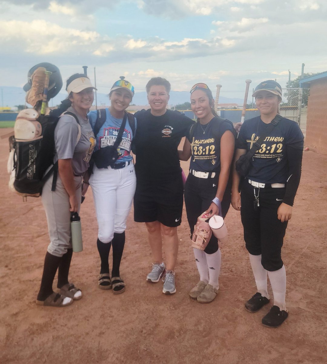 CeliaMarquez25's tweet image. It was such an honor to have former UNM Lobos Softball Coach Paula Congleton come and work with us today ! Grateful for her passion and knowledge!
