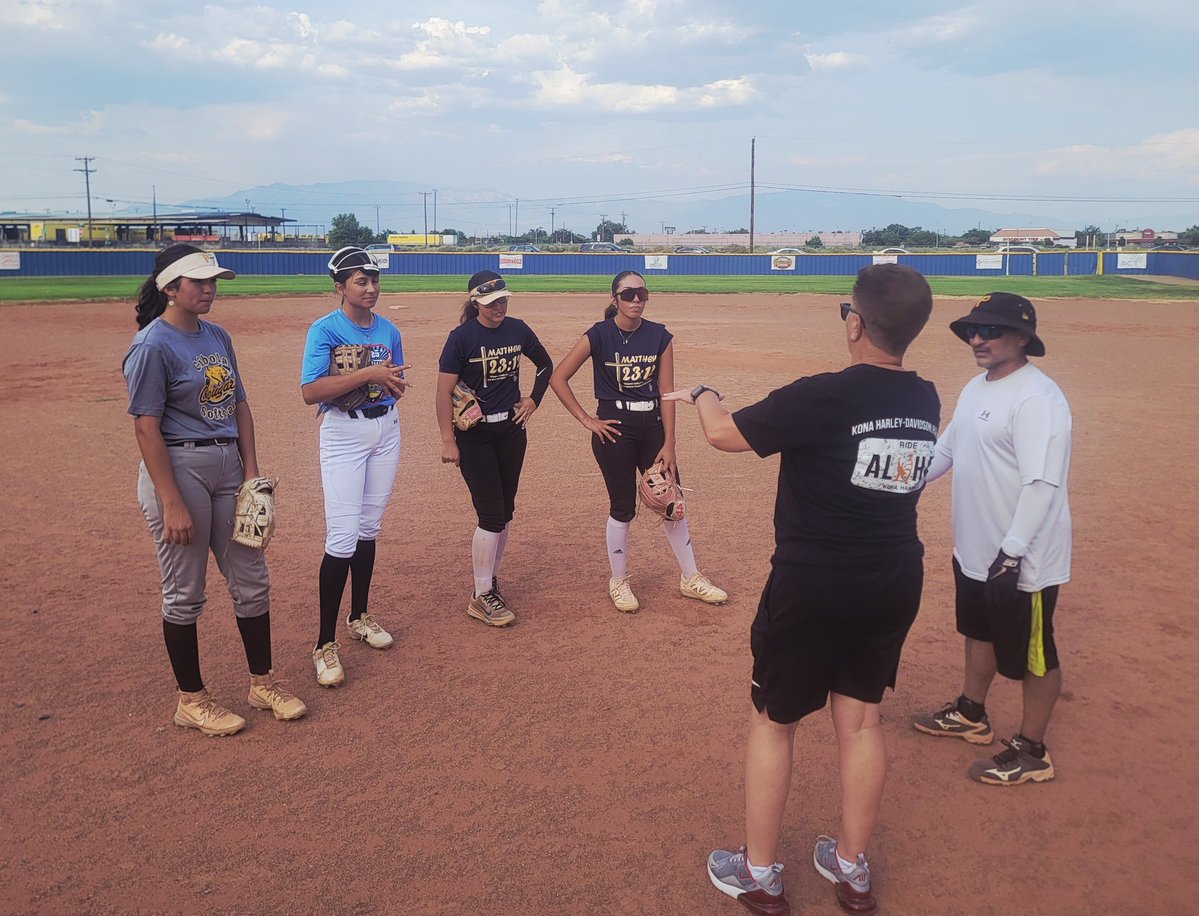 CeliaMarquez25's tweet image. It was such an honor to have former UNM Lobos Softball Coach Paula Congleton come and work with us today ! Grateful for her passion and knowledge!