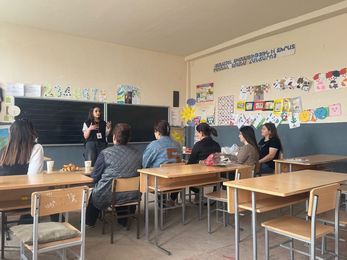 echo_Europe's tweet image. 13,500 people!👏
They have benefited from psychosocial support and counselling from the EU-funded project in Armenia.
Our partners, the Armenian Red Cross Society & the Austrian Red Cross, provide these activities to displaced people to bring stability & dignity to their lives.