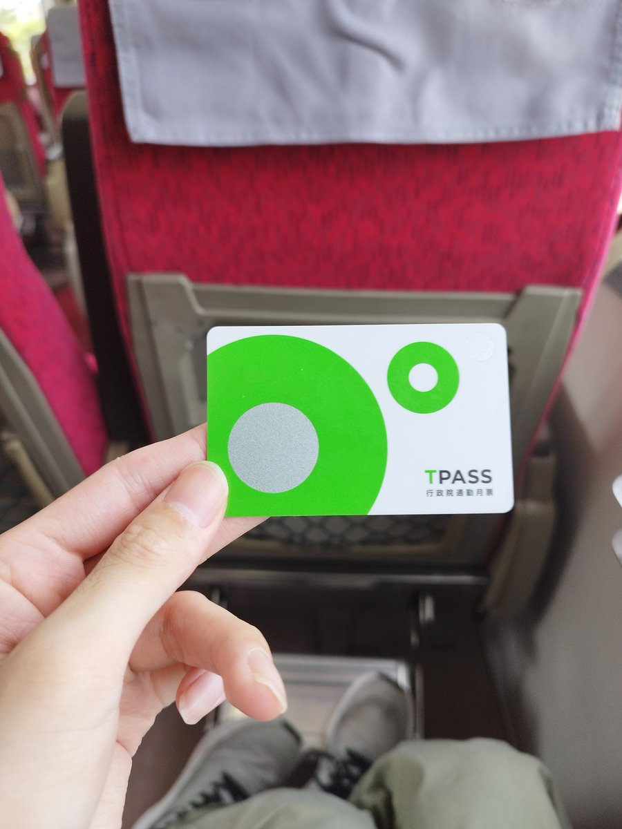 nakaon2200's tweet photo. TPASSで特急自強号に乗れるのも嬉しいし、なんなら気動車特急も乗れちゃう。
瑞芳13:05→樹林14:03　自強215列車
定価は156元だけど、1ヶ月1200元の定期で乗り放題。

#TPASS https://t.co/TGpi8qOdVB