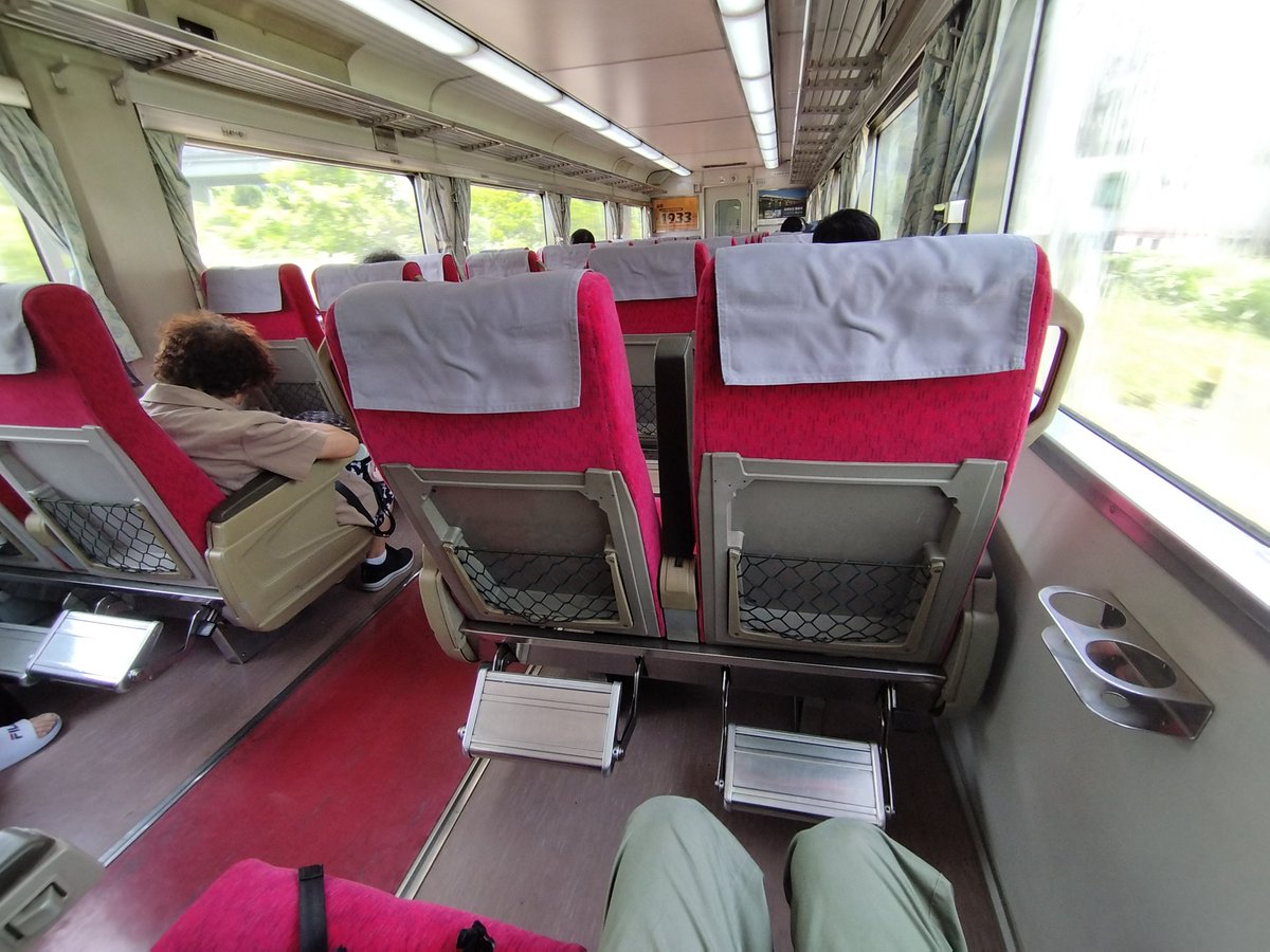 nakaon2200's tweet photo. TPASSで特急自強号に乗れるのも嬉しいし、なんなら気動車特急も乗れちゃう。
瑞芳13:05→樹林14:03　自強215列車
定価は156元だけど、1ヶ月1200元の定期で乗り放題。

#TPASS https://t.co/TGpi8qOdVB