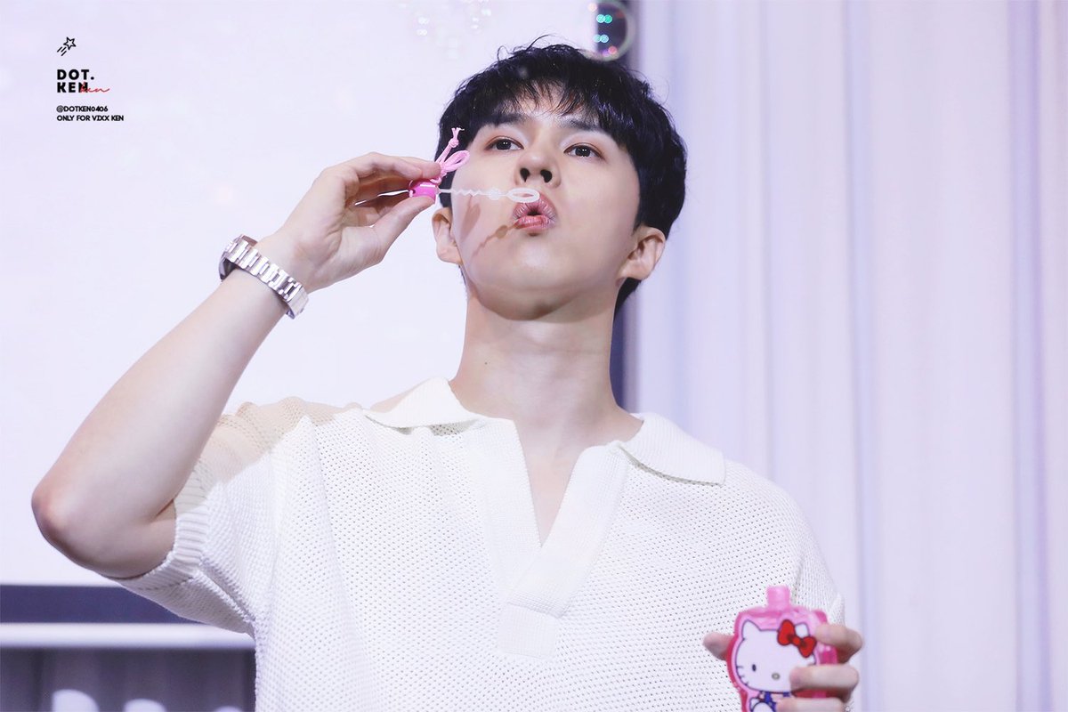 DOTKEN0406's tweet image. 250713 방콕 팬싸
비눗방울 나온 거 너무 낭만임🫧💛🥰
#켄 #이재환 #KEN #빅스 #LEEJAEHWAN
@jaehwany0406 🫧🫧🫧🫧🫧