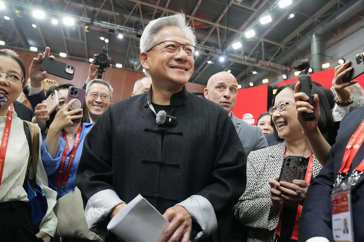 ClsMarketWatch's tweet image. On July 17, at the China International Supply Chain Expo held in Beijing, #Nvidia founder and CEO Jensen Huang said China’s open-source strategy is especially wise, as its models not only support domestic development but also strengthen the global ecosystem.
Citing #DeepSeek's…