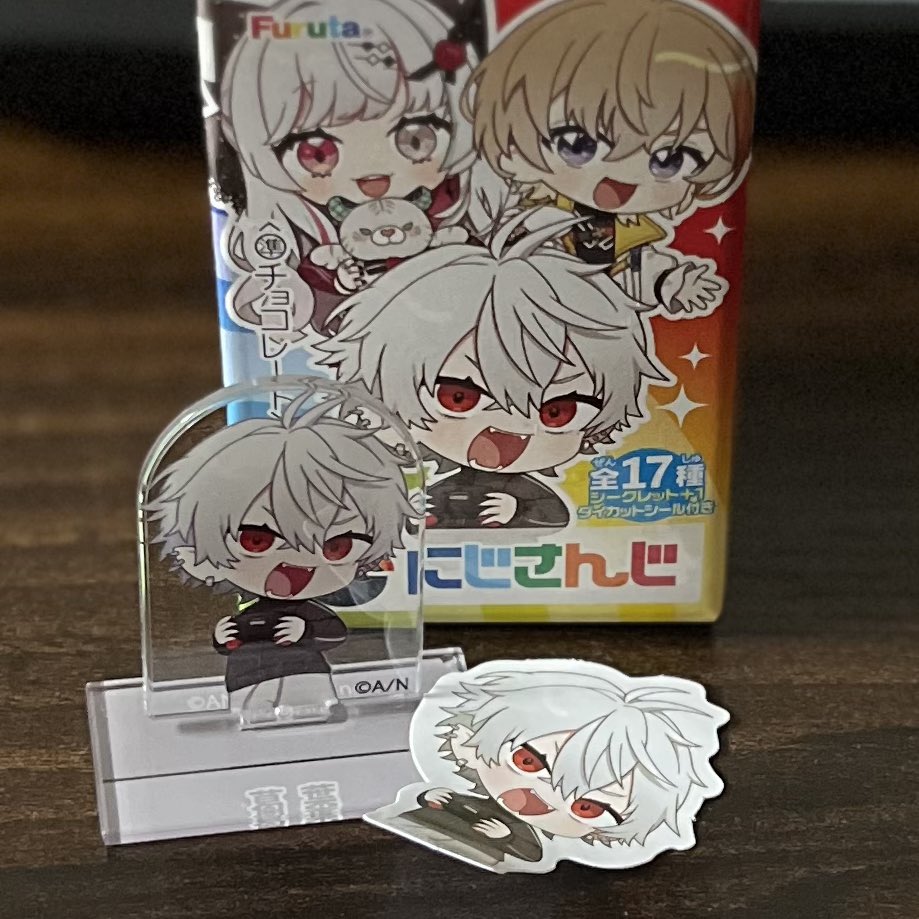 777da7's tweet photo. 田舎だから当たり前のように売ってたチョコエッグ
中身は🎲 https://t.co/Lg8mwpaEkh