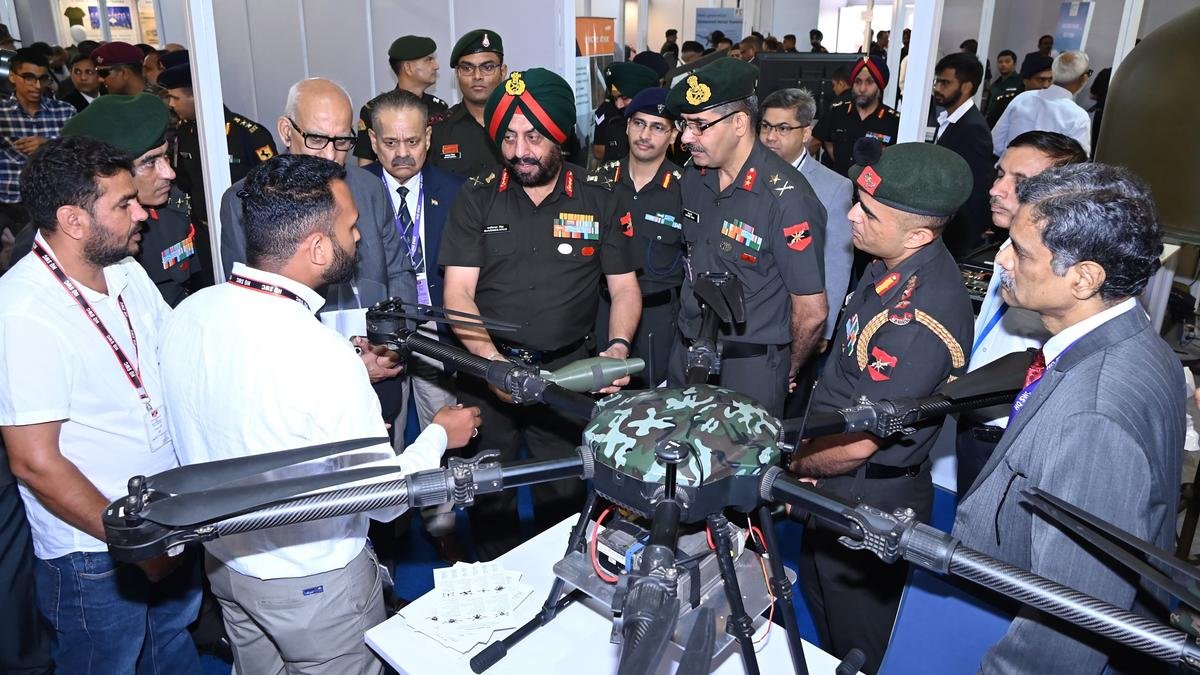 neural_ride's tweet image. AI is transforming military strategy and operations! At Jaipur&apos;s seminar, leaders emphasized adapting and innovating for future combat, ethics, and tech advancement.   thehindu.com/news/national/…
