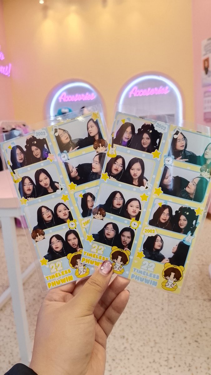 dreamabouty0u_'s tweet photo. The happiest day ever
With @peachyooniiee
Frame nya gemes banget ๐๐ฉต
#TimelessWithPhuwin https://t.co/yVGnvlBOV0