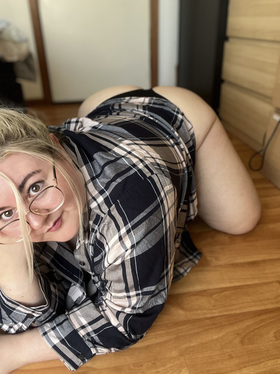 is my booty still sexy even tho it’s small!?!