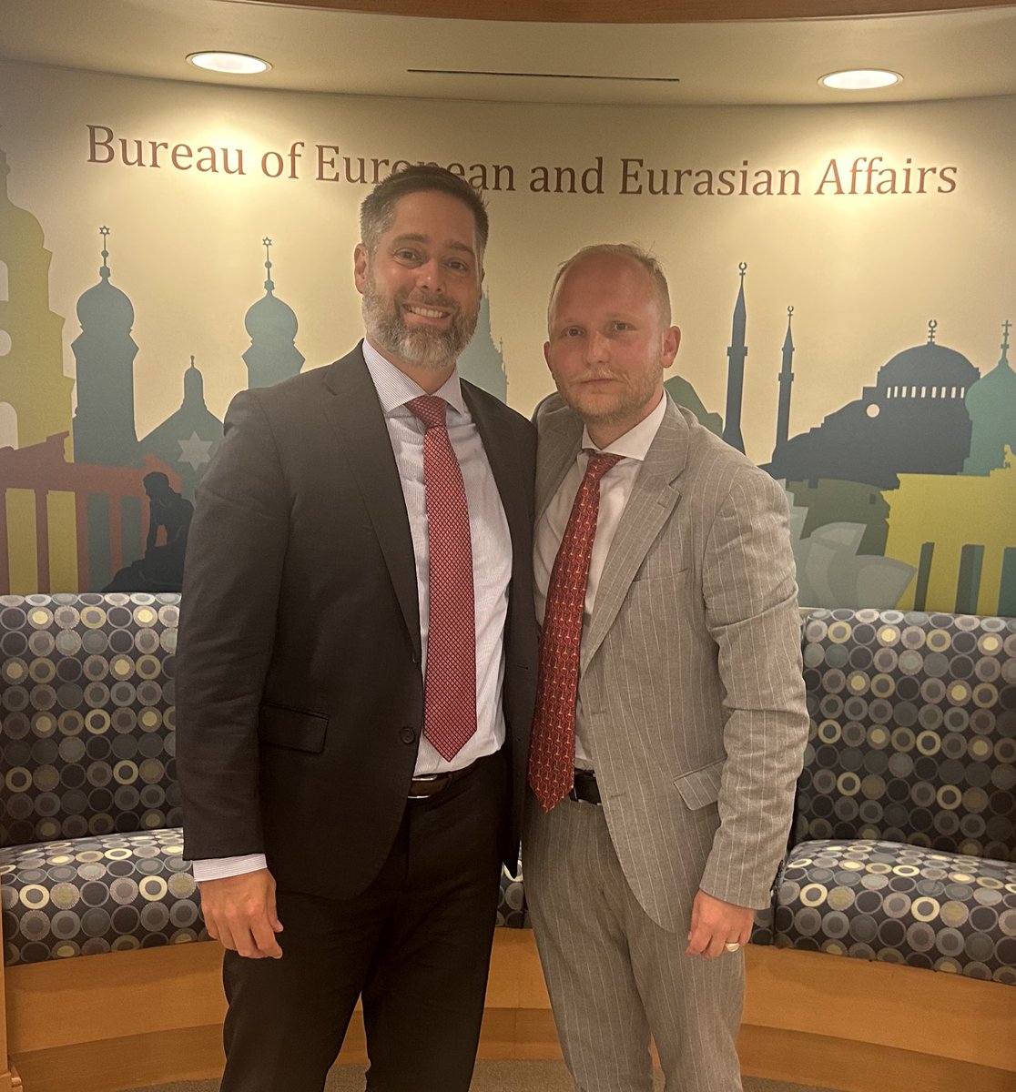Dz_Kuchynski's tweet image. Great meetings at @StateDept w/ DAS Smith & C. Rendo, 🇪🇺 advisor to @DeputySecState. Grateful for continued 🇺🇸 efforts to free polit. prisoners. Emphasized the need to advance peace & liberty through strength. Stressed importance of ongoing Strategic Dialogue between 🇺🇸 & ⚪️🔴⚪️.