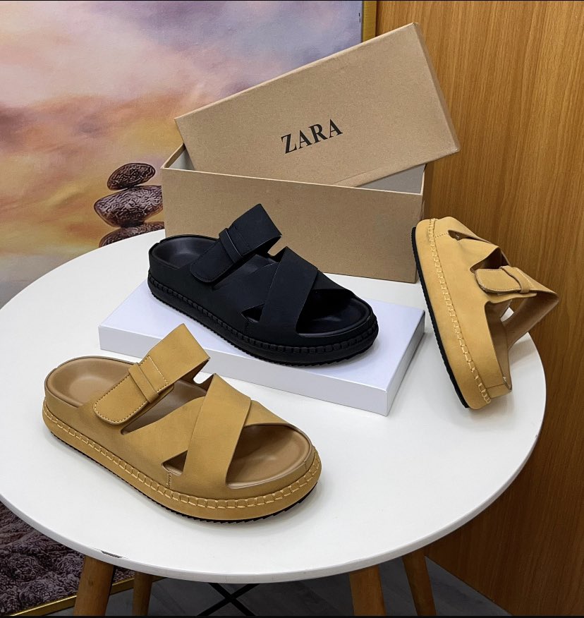 Sliders_Hub's tweet image. Pairs for men & women! 🛍️
Prices (NGN)
Frame 1 : 50k (size 40-46)
Frame 2 : 77k (size 38-45)
Frame 3 : 33k (size 37-42) No box!
Frame 4 : 50k (size 40-46)
Full Box Packaging! 📦
Nationwide Delivery! 🚚 🇳🇬
💬: Click link in bio to order via WhatsApp