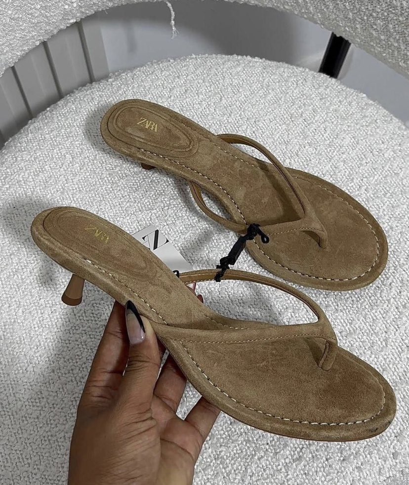 Sliders_Hub's tweet image. Pairs for men & women! 🛍️
Prices (NGN)
Frame 1 : 50k (size 40-46)
Frame 2 : 77k (size 38-45)
Frame 3 : 33k (size 37-42) No box!
Frame 4 : 50k (size 40-46)
Full Box Packaging! 📦
Nationwide Delivery! 🚚 🇳🇬
💬: Click link in bio to order via WhatsApp