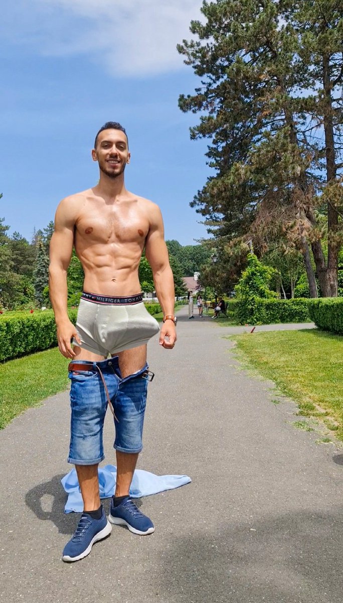 FitManDan10's tweet photo. Look at my MASSIVE 🍆 https://t.co/AvswaomFnB