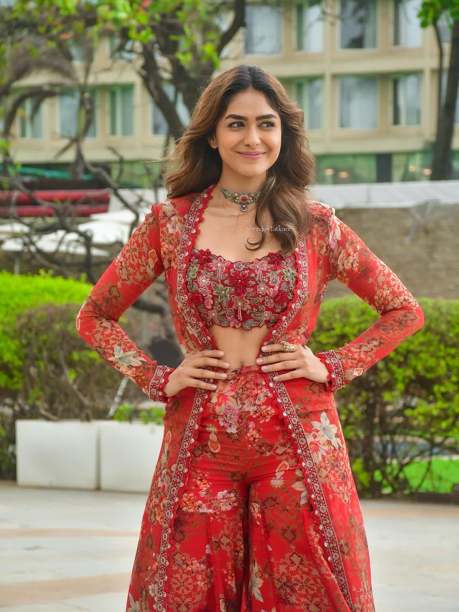 #MrunalThakur #SonOfSardaar2