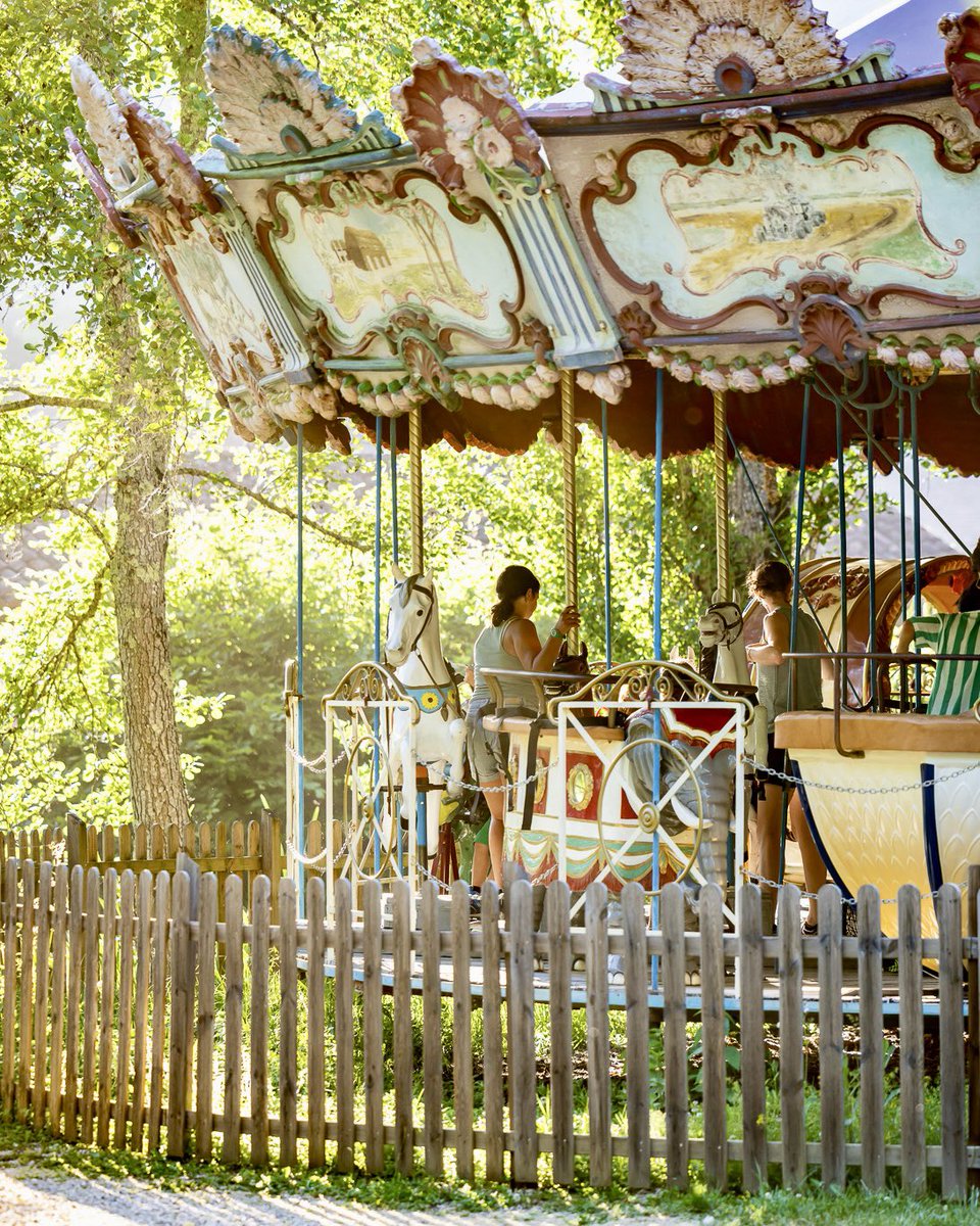 hdlfrance's tweet photo. Bienvenue en 1900 ! Le Parc du Bournat au Bugue vous accueille sur 8ha et vous fera vibrer dans un décor authentique. https://t.co/lUfBG488ar