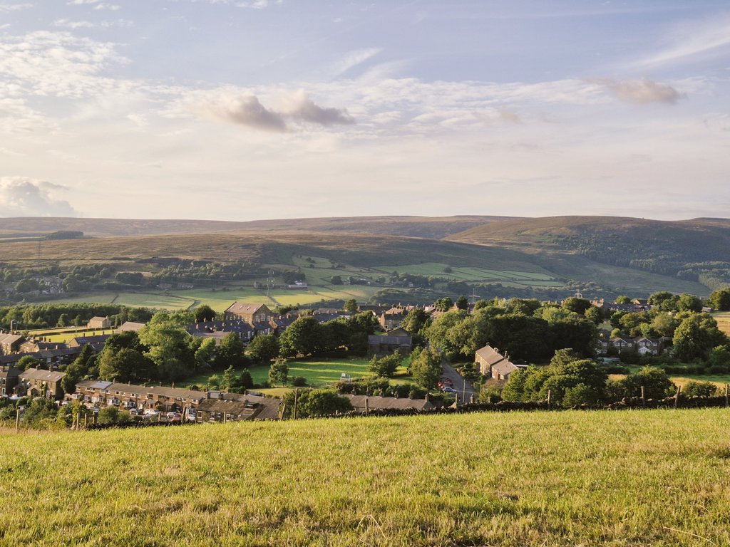 tom_mckinney's tweet image. Good light up above Glossop last night. Thursday's Breakfast @BBCRadio3 is up and running! Purple Sandpipers were your birds for the dawn chorus. And this is the last Breakfast from Salford for this week... because tomorrow we're moving to the ROYAL ALBERT HALL! 🤯🤯🤯
