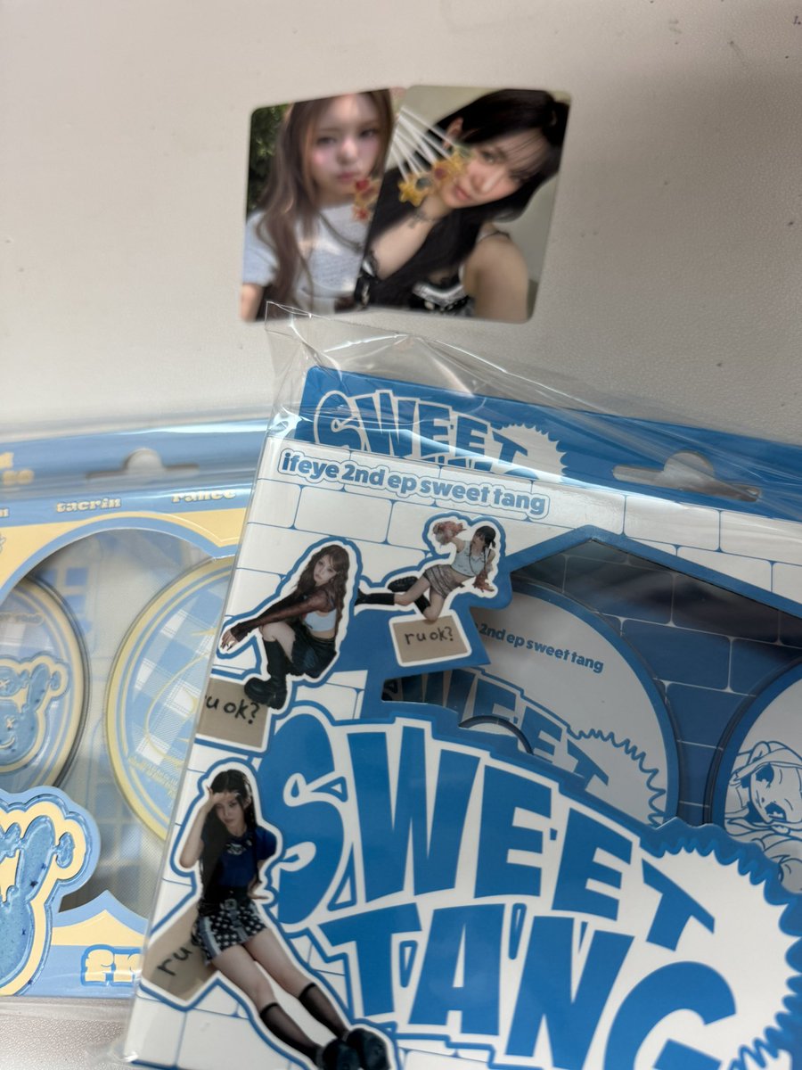 이번앨범 실물이 느무 이뻐요🤭