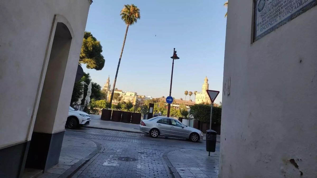 Paco Correal (@correalpaco) on Twitter photo De Troya a Ítaca cruzando el Guadalquivir
En esta calle sitúa Cervantes la Casa de Monipodio en una de sus novelas ejemplares, ‘Rinconete y Cortadillo’
#CalleRioja <a href="/diariosevilla/">Diario de Sevilla</a>
diariodesevilla.es/sevilla/troya-… De Troya a Ítaca cruzando el Guadalquivir
En esta calle sitúa Cervantes la Casa de Monipodio en una de sus novelas ejemplares, ‘Rinconete y Cortadillo’
#CalleRioja <a href="/diariosevilla/">Diario de Sevilla</a>
diariodesevilla.es/sevilla/troya-…