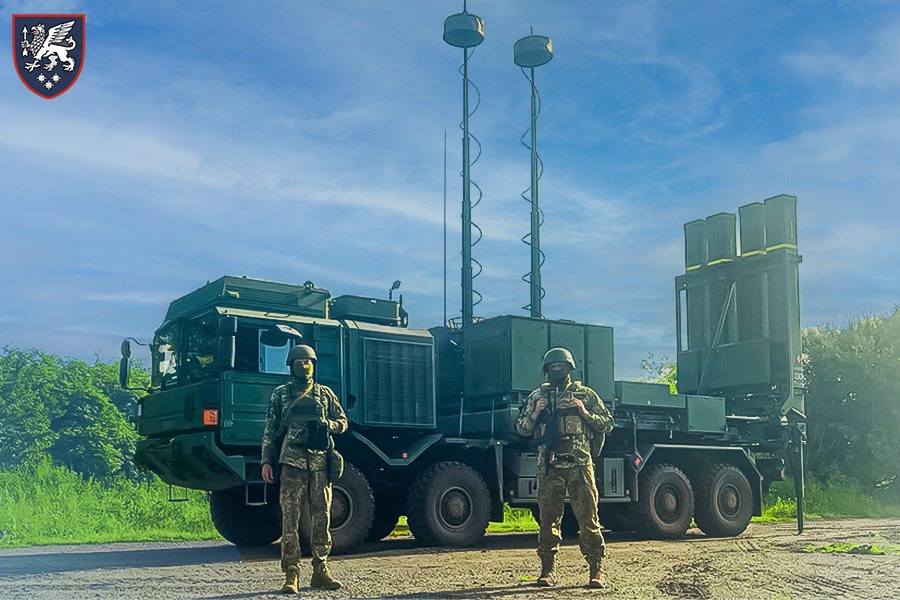 deaidua's tweet image. According to the Belgian HLN, which cites a statement by the Belgian Minister of Defence Theo Francken, Belgium will contribute €140 million to the German EAAD initiative (Enduring Action on Air Defence) to strengthen #Ukraine's air defence.
This would make Belgium the second…