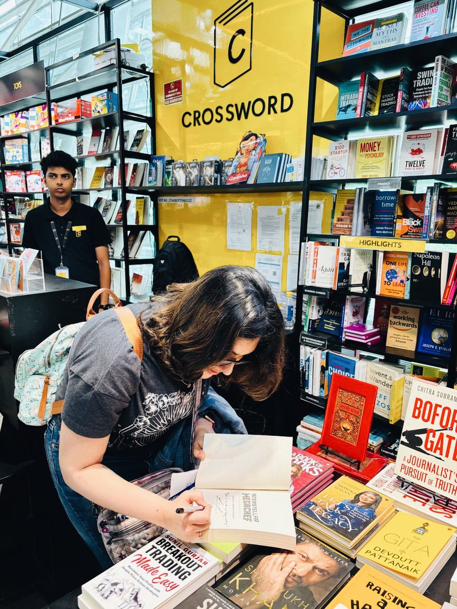 Spotted INTERSTELLAR MEGACHEF at the airport in Mumbai! 🌈

I’m half asleep after a packed (but excellent) few days in the city, but delighted to see this book of mine on the shelf.

Signed copies at Crossword if you’re at Mumbai International Airport, Terminal 1 🍩✨