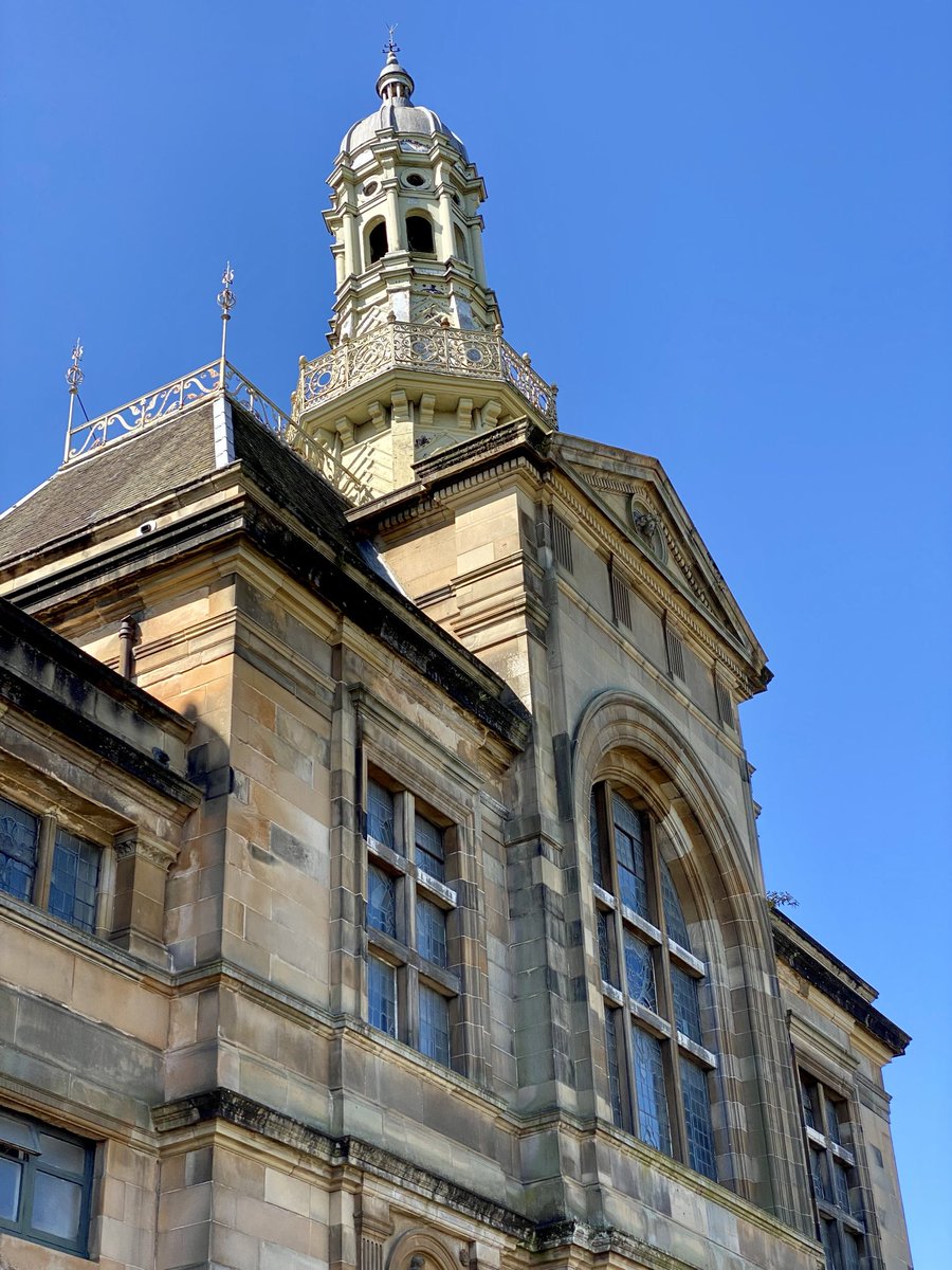 MurphyNiallGLA's tweet image. #MomentsOfBeauty in #Glasgow: The leaning tower of Partick glowing in the sunlight. This is the Francois Premier style French Renaissance bell tower with bracketted balcony to William Leiper’s Partick Burgh Hall of 1872. Leiper spent two years studying in Paris. It shows 🥰!