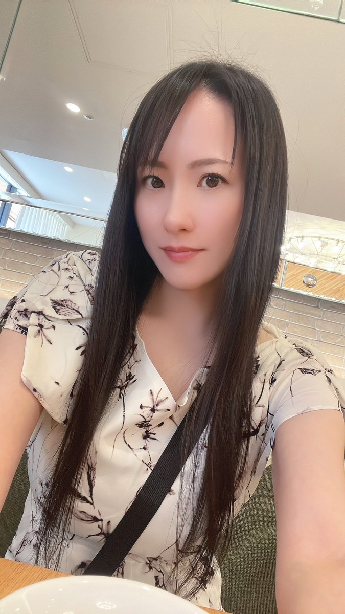 Kaede_M_T's tweet photo. どうも皆様お久しぶり😌💓

こんなに更新しないXのフォロワーが減らない不思議さ😂
ちょっとお休みしている間にこんなに髪が伸びました🫣
エロいと髪が伸びるのが早いとか、昔よく言ってた気がするけど、私は髪伸びるのまじで早いです😂

ちなみにちょっと痩せた🤗 https://t.co/CJHMEaenNU